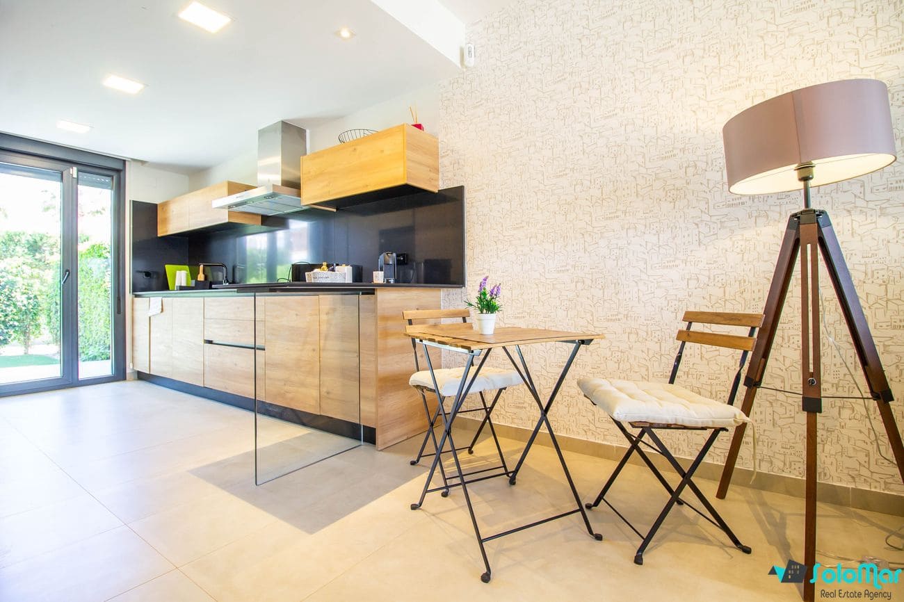 Apartamento de 2 habitaciones en Villamartin en venta con piscina - 309.000 € (Ref: 5503827)