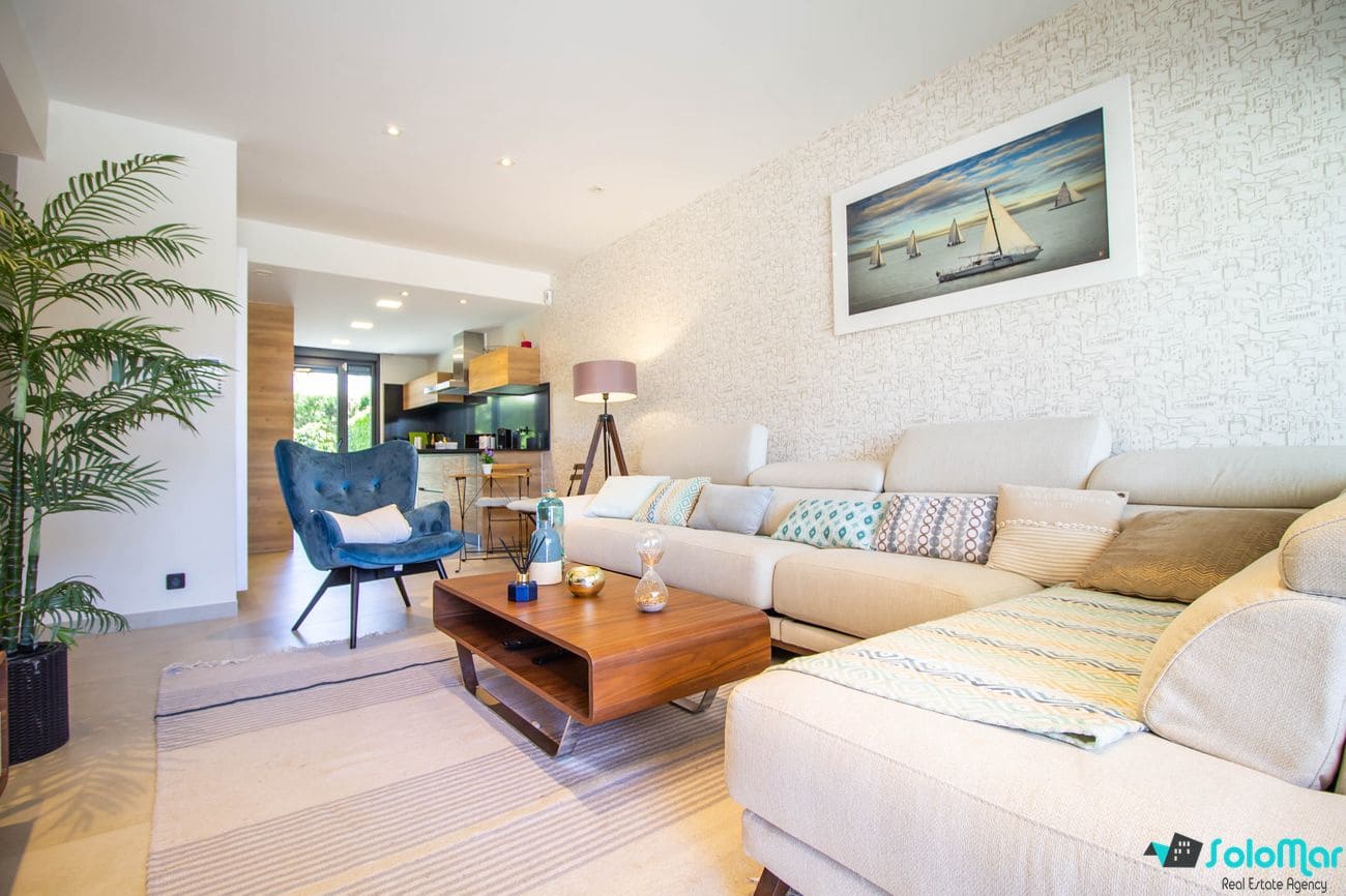 Apartamento de 2 habitaciones en Villamartin en venta con piscina - 309.000 € (Ref: 5503827)