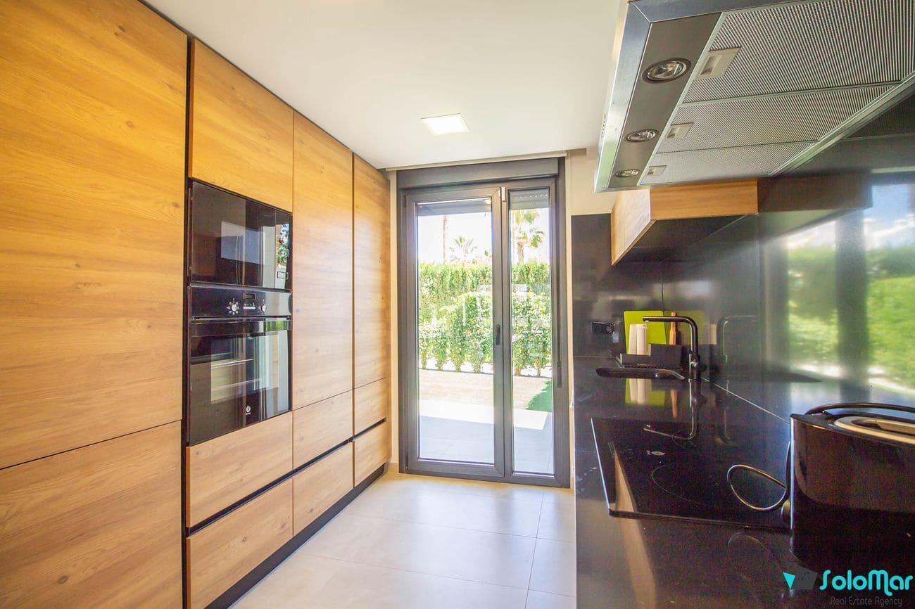 Apartamento de 2 habitaciones en Villamartin en venta con piscina - 309.000 € (Ref: 5503827)