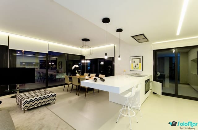 4 quarto Moradia para venda em San Miguel de Salinas com piscina - 1 250 000 € (Ref: 5532187)