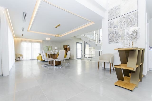 3 sypialnia Willa na sprzedaż w San Miguel de Salinas z basenem - 1 250 000 € (Ref: 5532188)