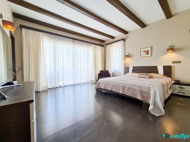 4 soveværelse Villa til salg i Coveta Fuma, El Campello med swimmingpool garage - € 735.000 (Ref: 5617615)