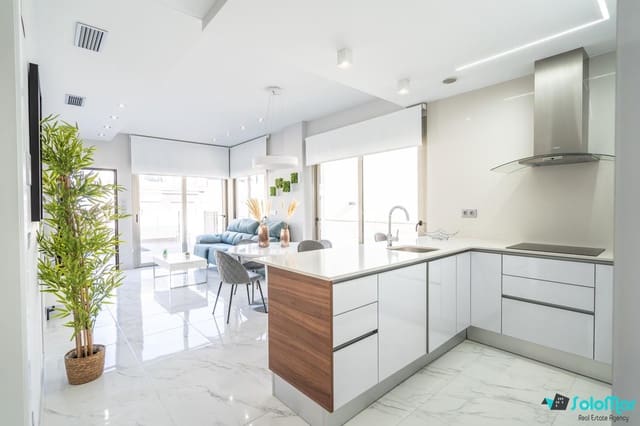 Chalet de 3 habitaciones en Villamartin, Orihuela en venta con piscina - 399.900 € (Ref: 5627744)