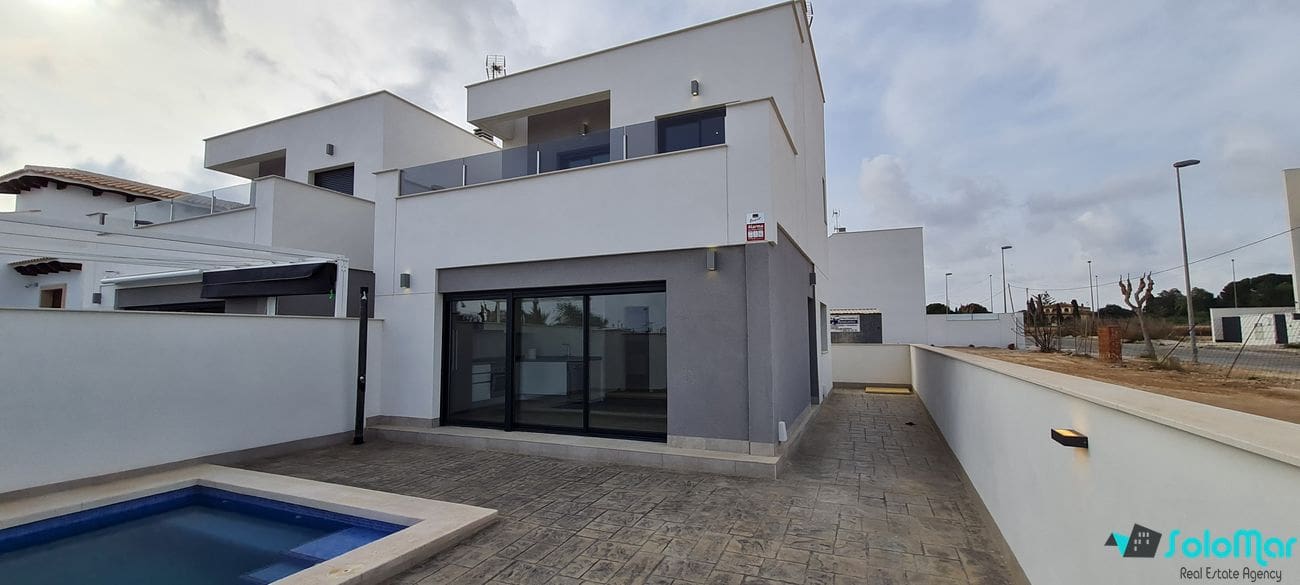 3 soveværelse Villa til salg i La Zenia med swimmingpool - € 399.900 (Ref: 5630380)