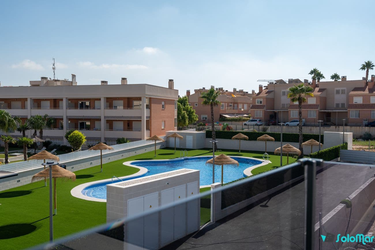 3 soveværelse Byhus til salg i Gran Alacant med swimmingpool - € 337.000 (Ref: 5765358)