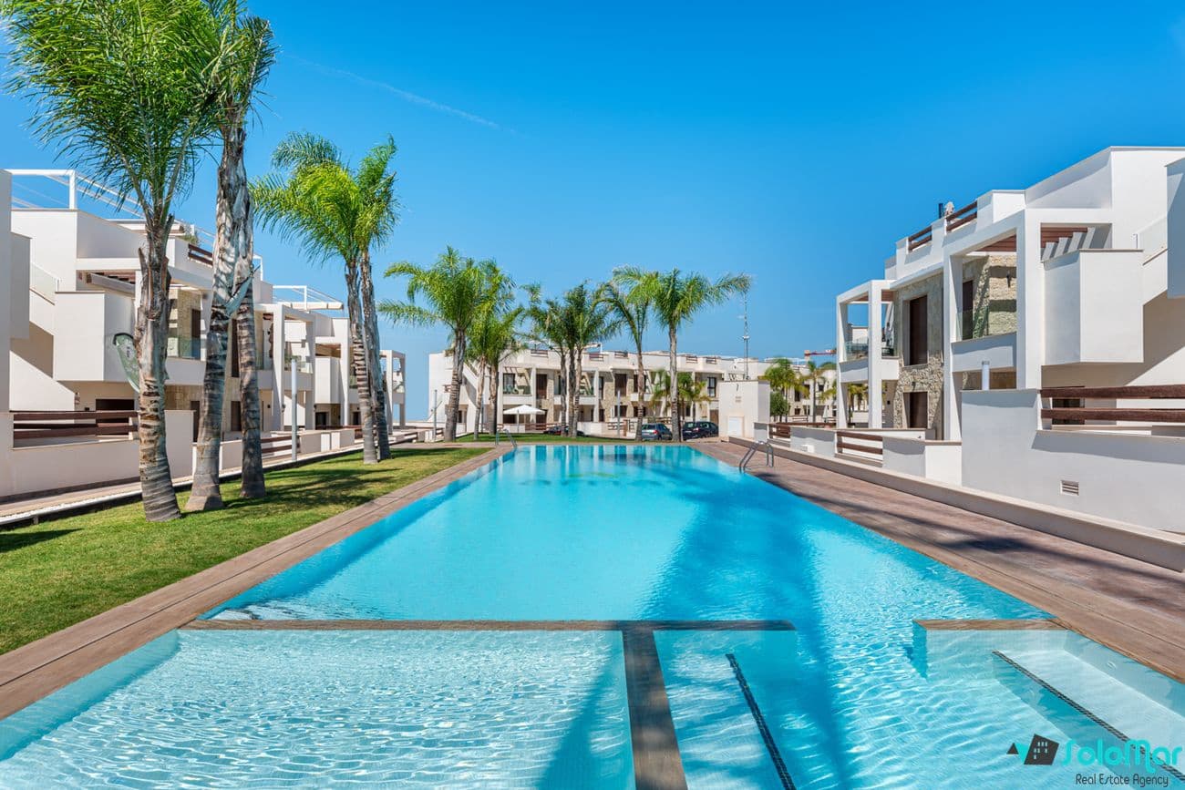 2 soveværelse Bungalow til salg i Punta Prima med swimmingpool - € 275.000 (Ref: 6798354)