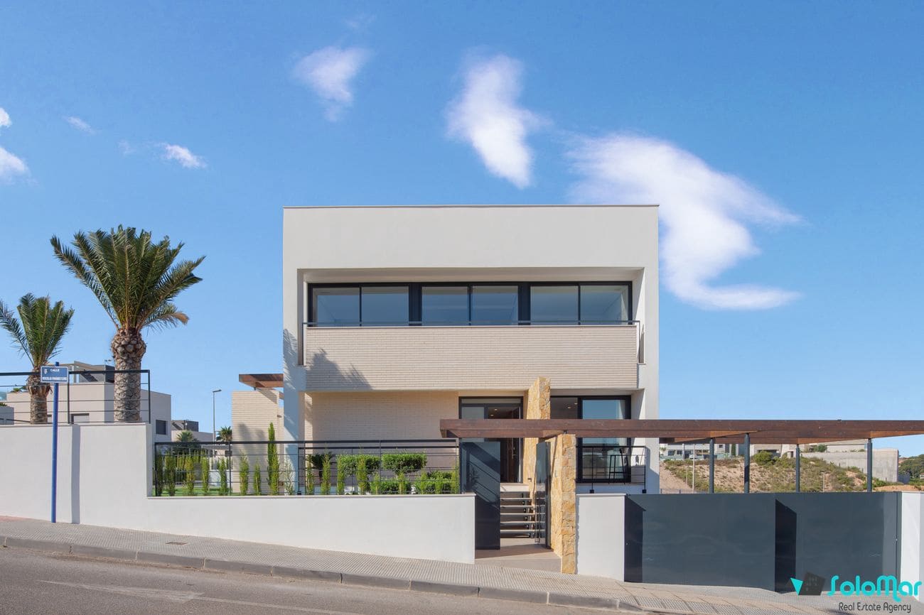 4 bedroom Villa for sale in Dehesa de Campoamor with pool - € 960,000 (Ref: 7344580)