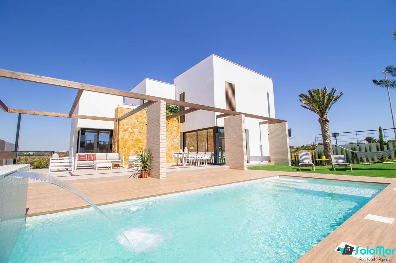 4 bedroom Villa for sale in Dehesa de Campoamor with pool - € 1,390,000 (Ref: 7344580)