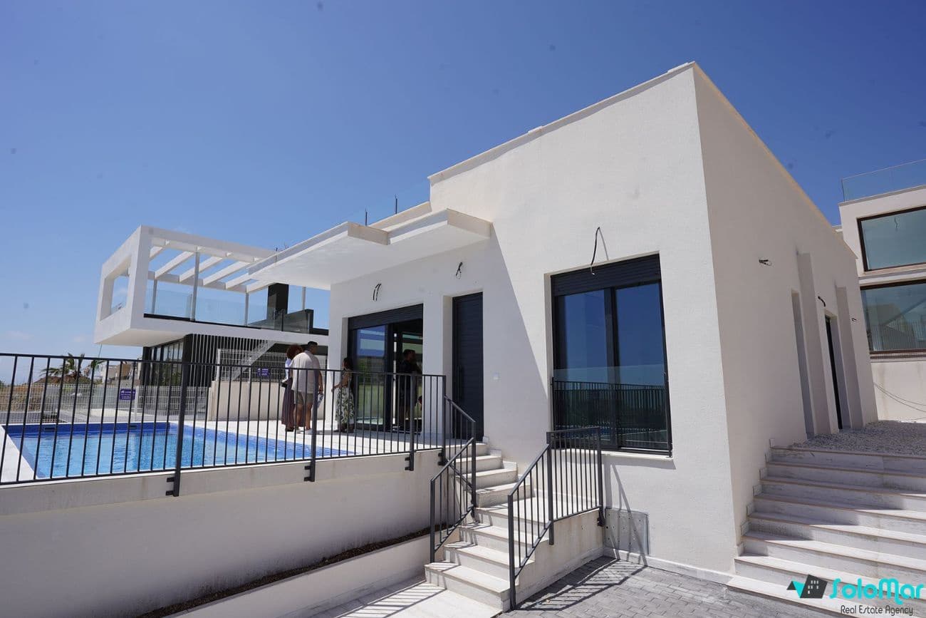 3 bedroom Villa for sale in Polop with pool - € 500,000 (Ref: 7356647)