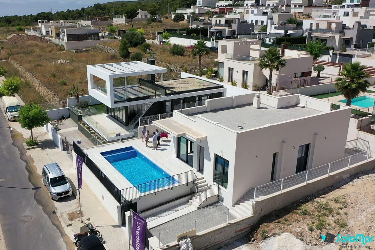 3 bedroom Villa for sale in Polop with pool - € 500,000 (Ref: 7356647)