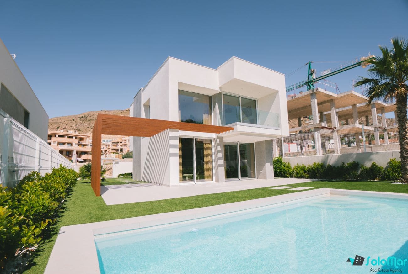 3 bedroom Villa for sale in Finestrat with pool - € 840,000 (Ref: 7400276)