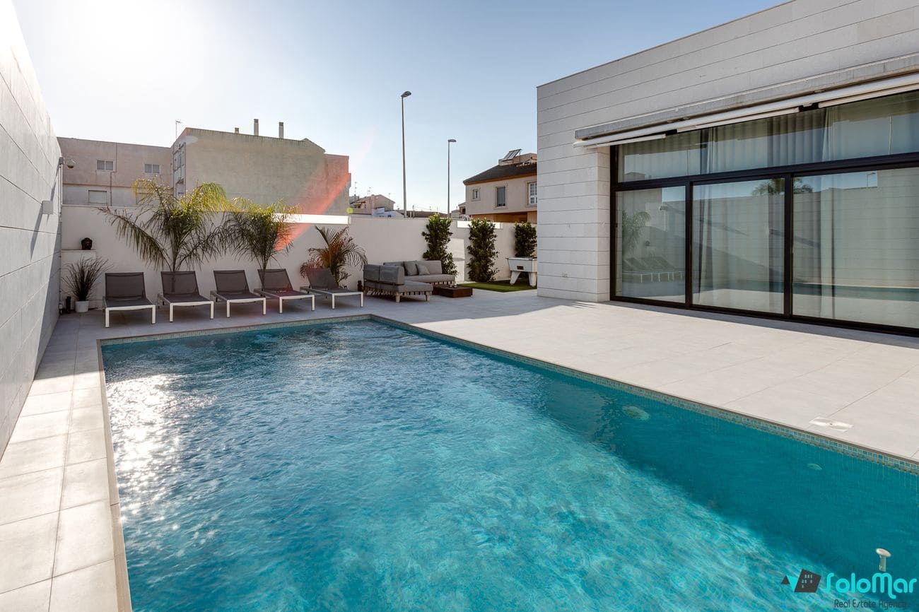 3 slaapkamer Villa te koop in Pilar de la Horadada met zwembad - € 395.000 (Ref: 7402451)