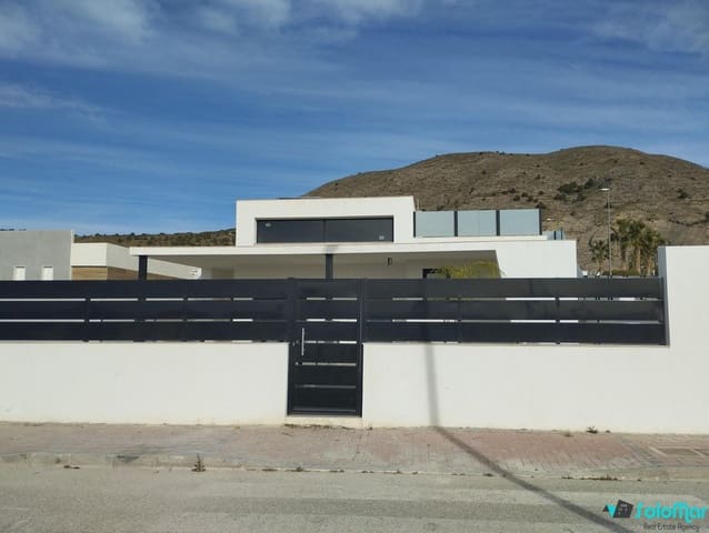5 bedroom Villa for sale in Fortuna with pool - € 295,000 (Ref: 7405469)