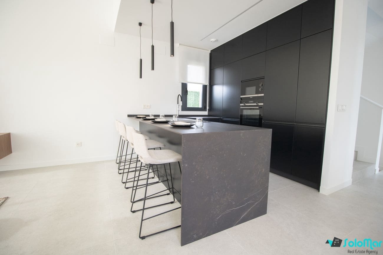 3 bedroom Villa for sale in Benidorm with pool - € 549,000 (Ref: 7616308)