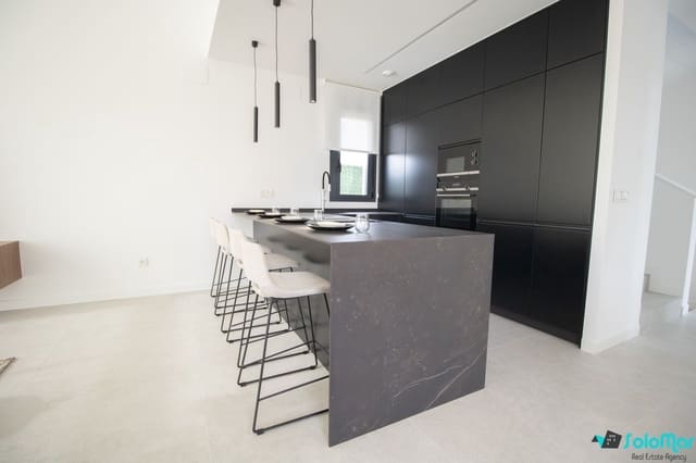 3 bedroom Villa for sale in Benidorm with pool - € 549,000 (Ref: 7616308)