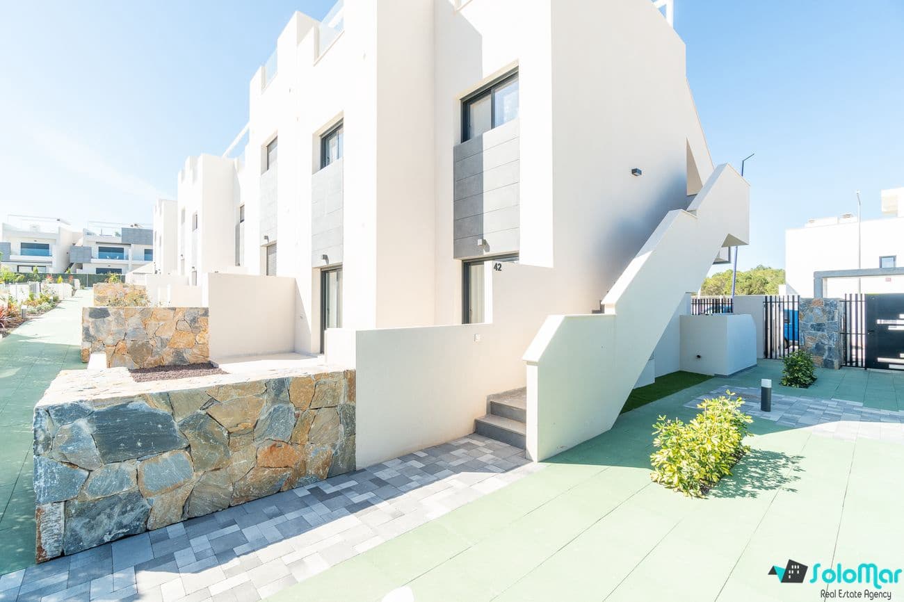 2 makuuhuone Huoneisto myytävänä paikassa Torrevieja mukana uima-altaan - 274 900 € (Ref: 8268443)