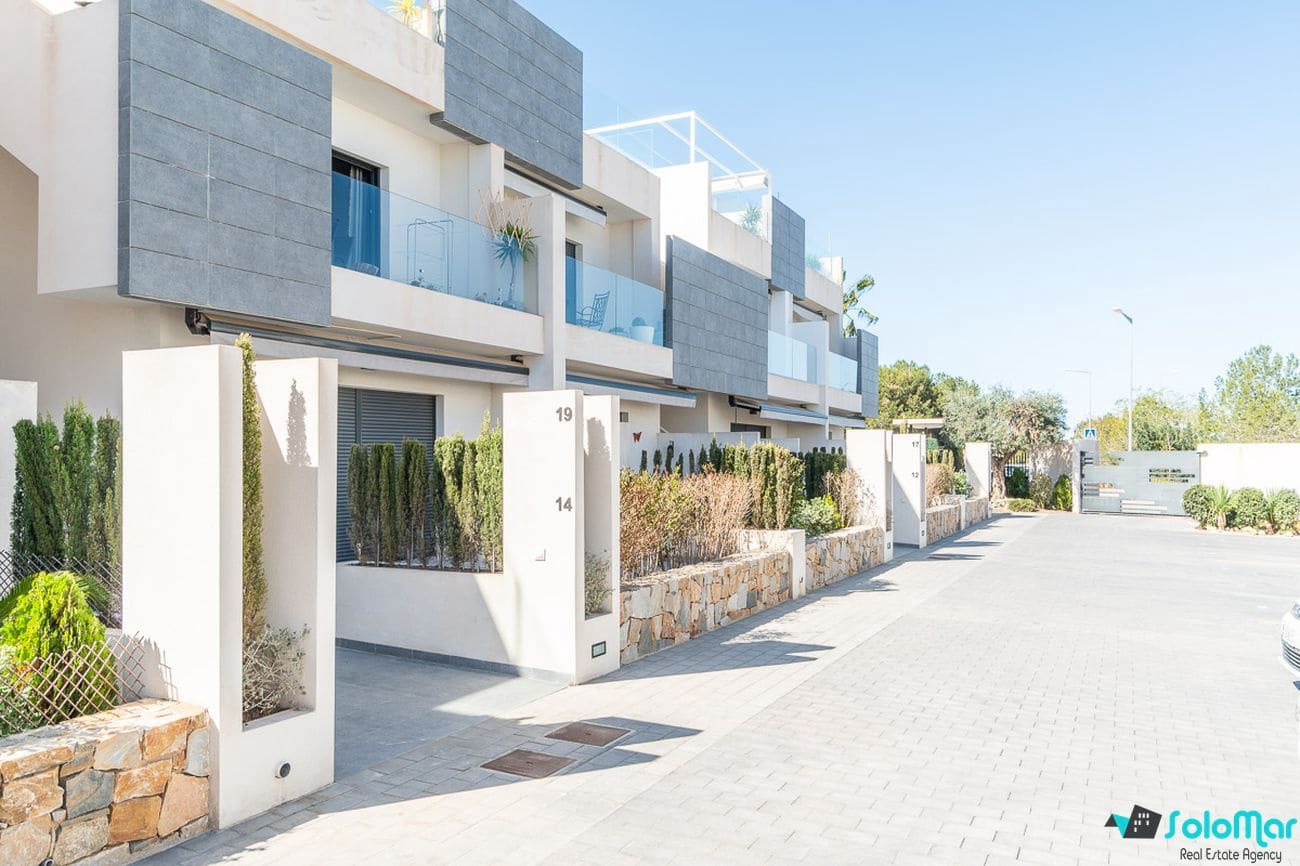 2 makuuhuone Huoneisto myytävänä paikassa Torrevieja mukana uima-altaan - 274 900 € (Ref: 8268443)