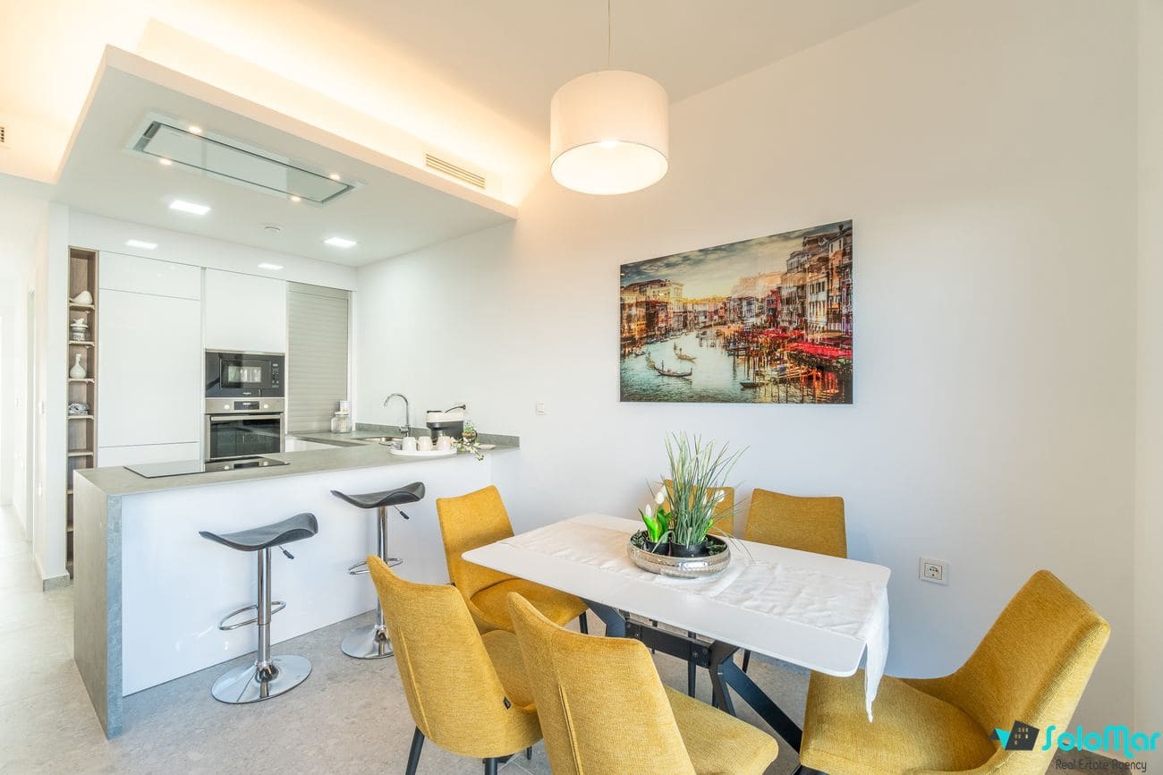 2 makuuhuone Huoneisto myytävänä paikassa Torrevieja mukana uima-altaan - 274 900 € (Ref: 8268443)