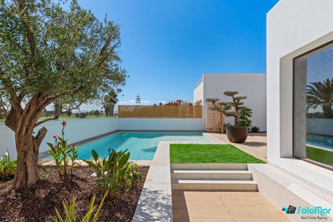 3 sypialnia Willa na sprzedaż w Los Alcazares z basenem - 559 900 € (Ref: 8334909)
