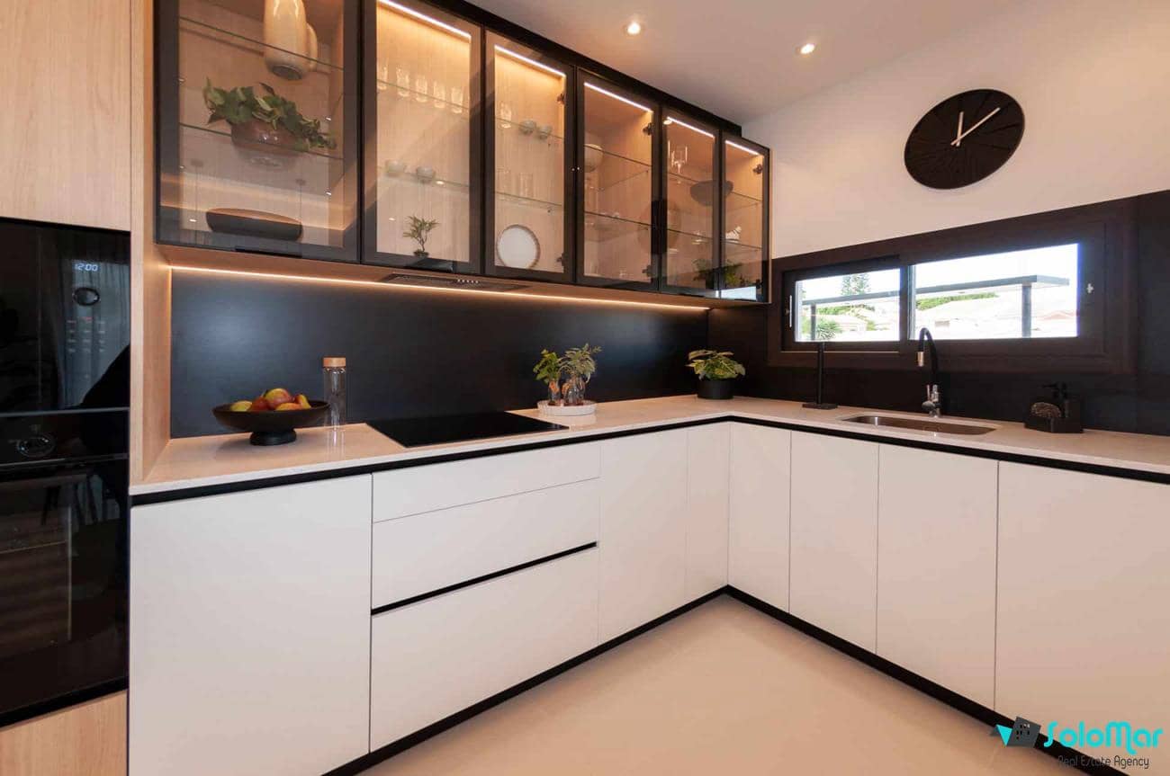 4 slaapkamer Villa te koop in Dona Pepa met zwembad - € 675.297 (Ref: 8609968)