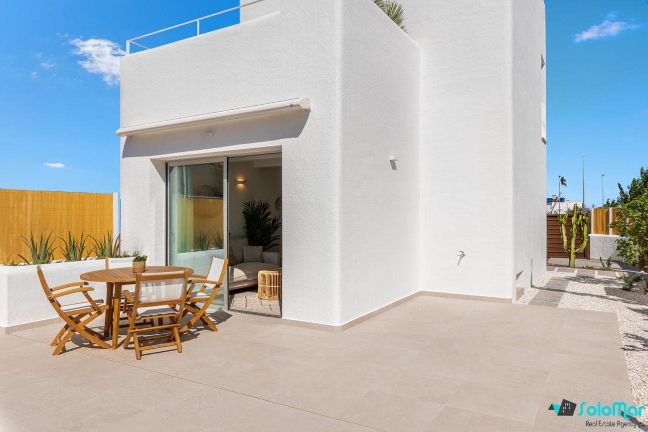 Chalet de 3 habitaciones en Los Alcázares en venta con piscina - 409.900 € (Ref: 8707107)