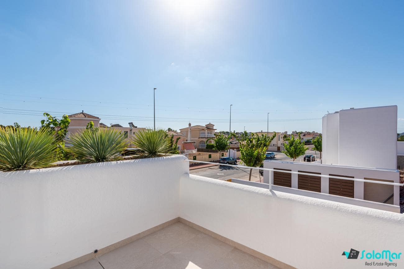 Chalet de 3 habitaciones en Los Alcázares en venta con piscina - 409.900 € (Ref: 8707107)