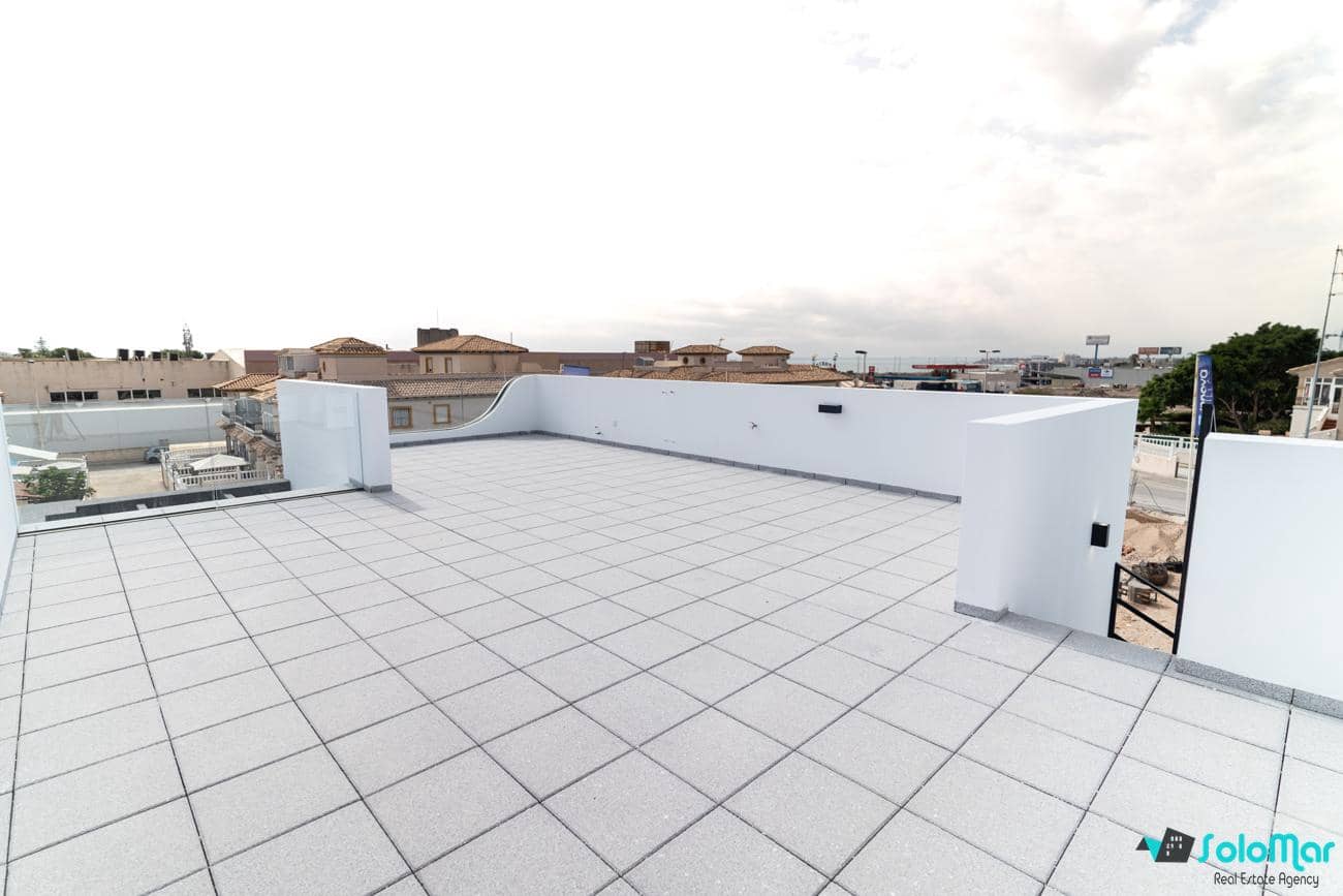 4 slaapkamer Villa te koop in Punta Prima met zwembad - € 699.900 (Ref: 8792994)