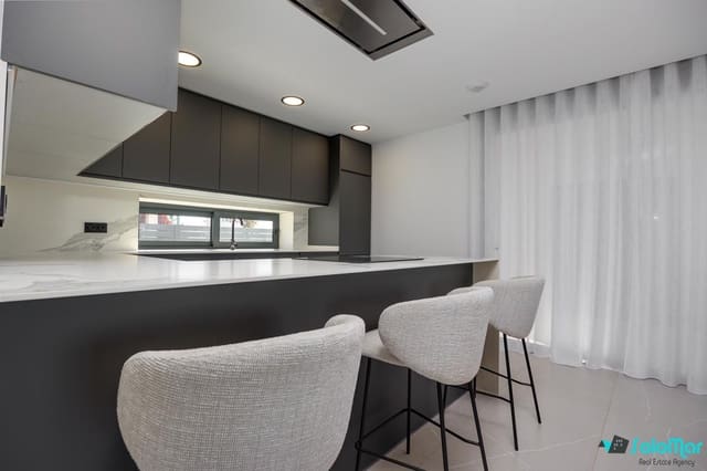 3 makuuhuone Huvila myytävänä paikassa Los Balcones mukana uima-altaan - 595 000 € (Ref: 8800039)