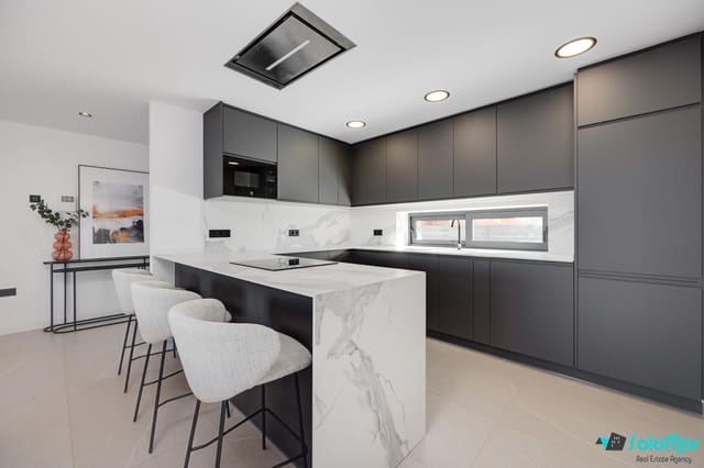 3 makuuhuone Huvila myytävänä paikassa Los Balcones mukana uima-altaan - 595 000 € (Ref: 8800039)