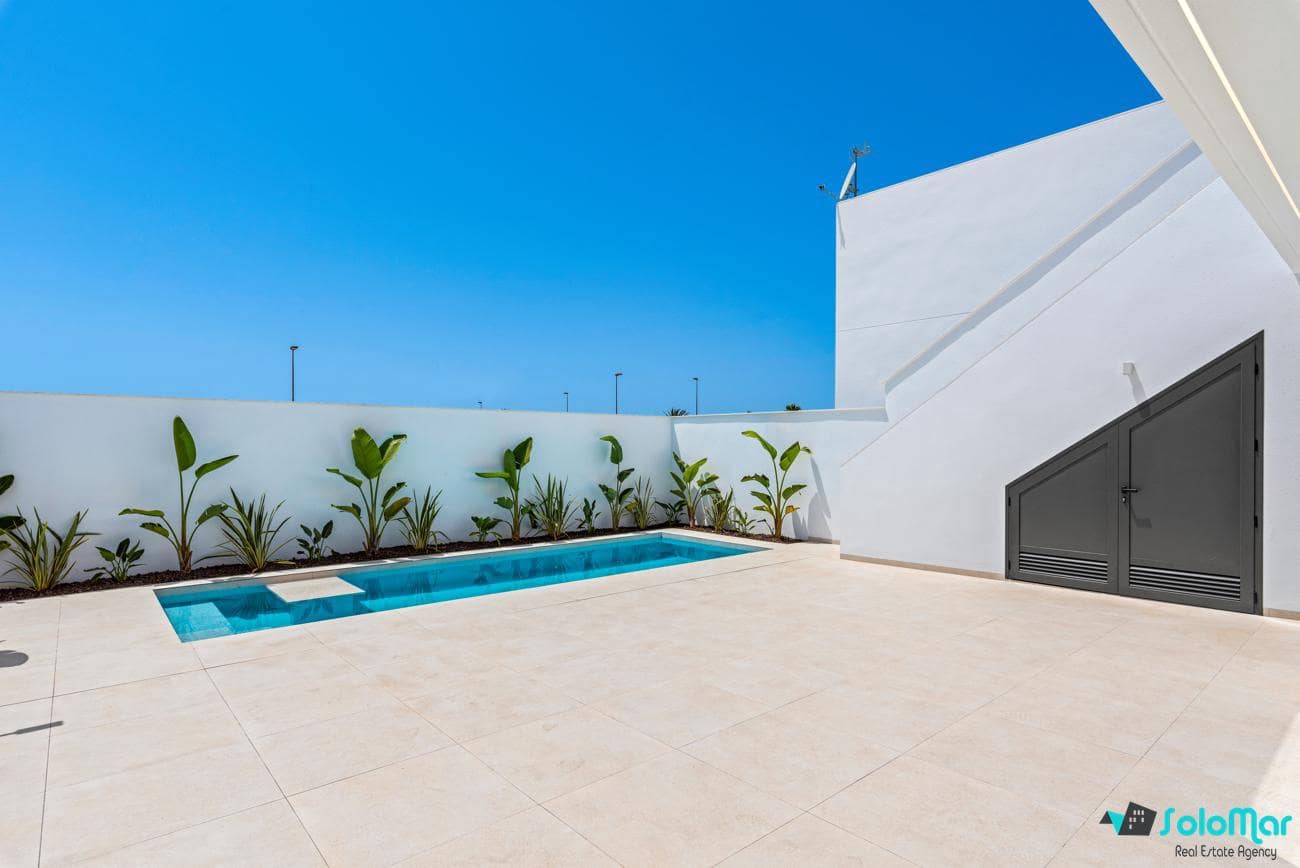 3 bedroom Villa for sale in Los Alcazares with pool - € 489,900 (Ref: 8807348)