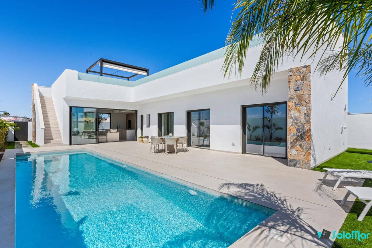 Chalet de 3 habitaciones en Los Alcázares en venta con piscina - 689.900 € (Ref: 8807349)