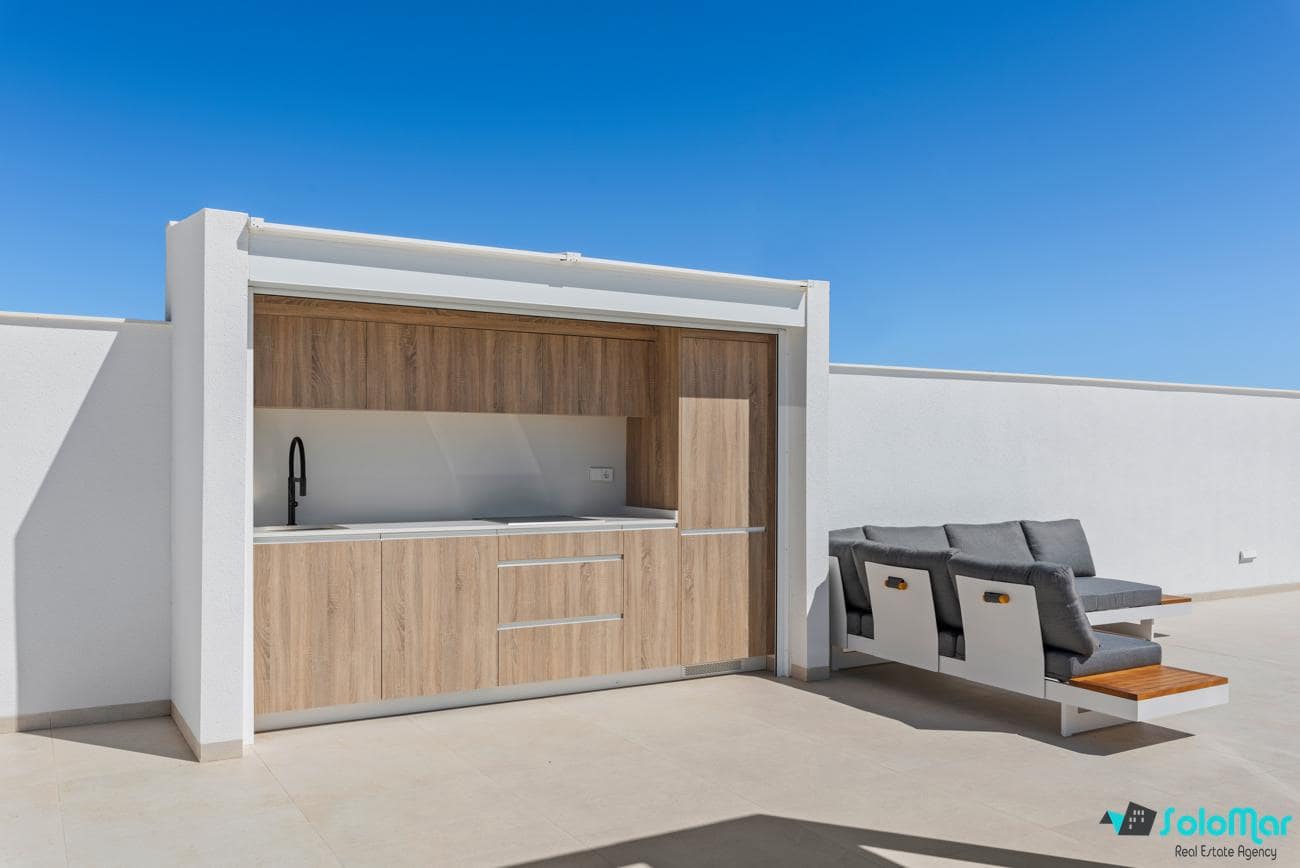 Chalet de 3 habitaciones en Los Alcázares en venta con piscina - 689.900 € (Ref: 8807349)