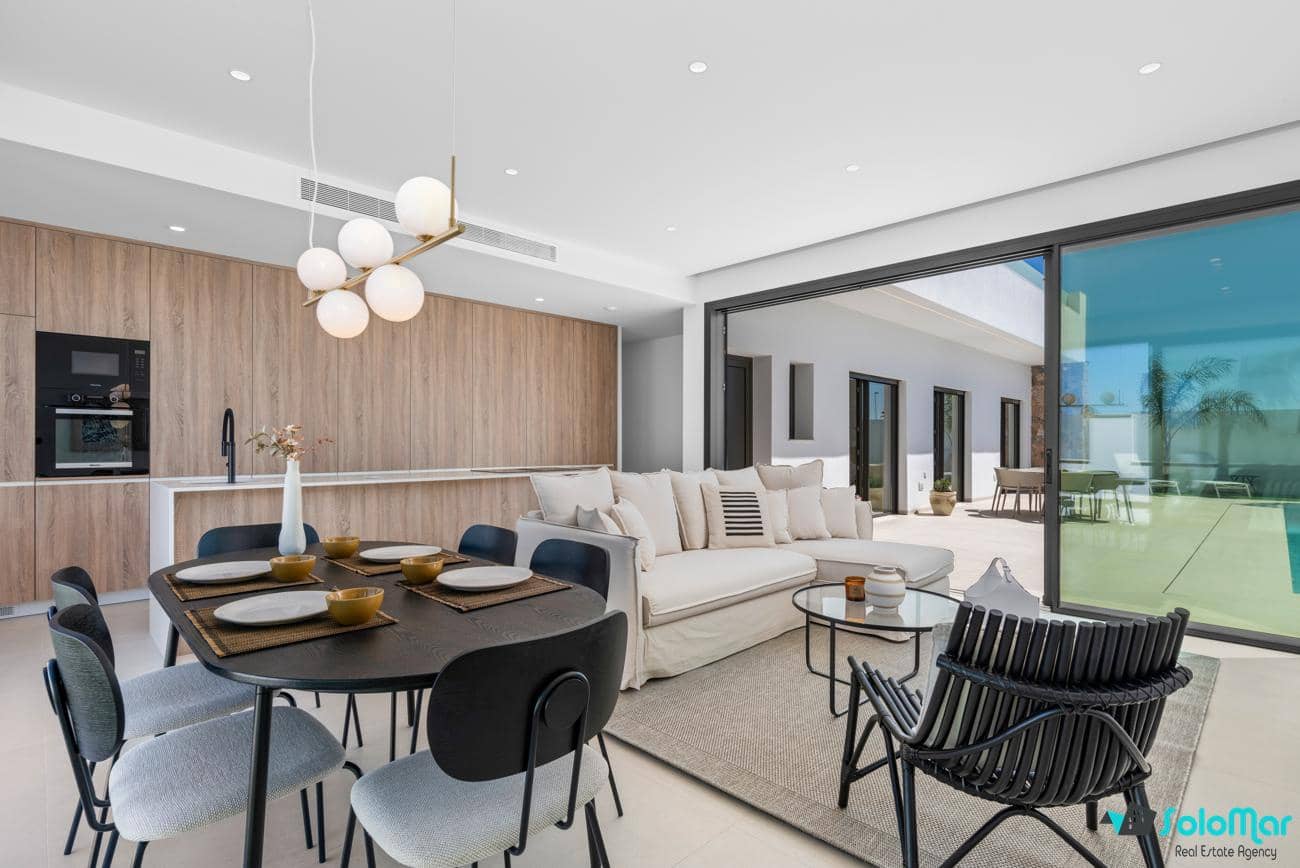 Chalet de 3 habitaciones en Los Alcázares en venta con piscina - 689.900 € (Ref: 8807349)