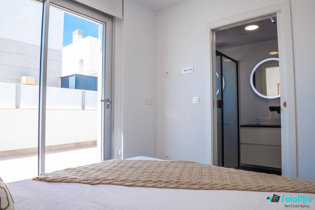 3 slaapkamer Villa te koop in Los Alcazares met zwembad - € 445.000 (Ref: 8875941)