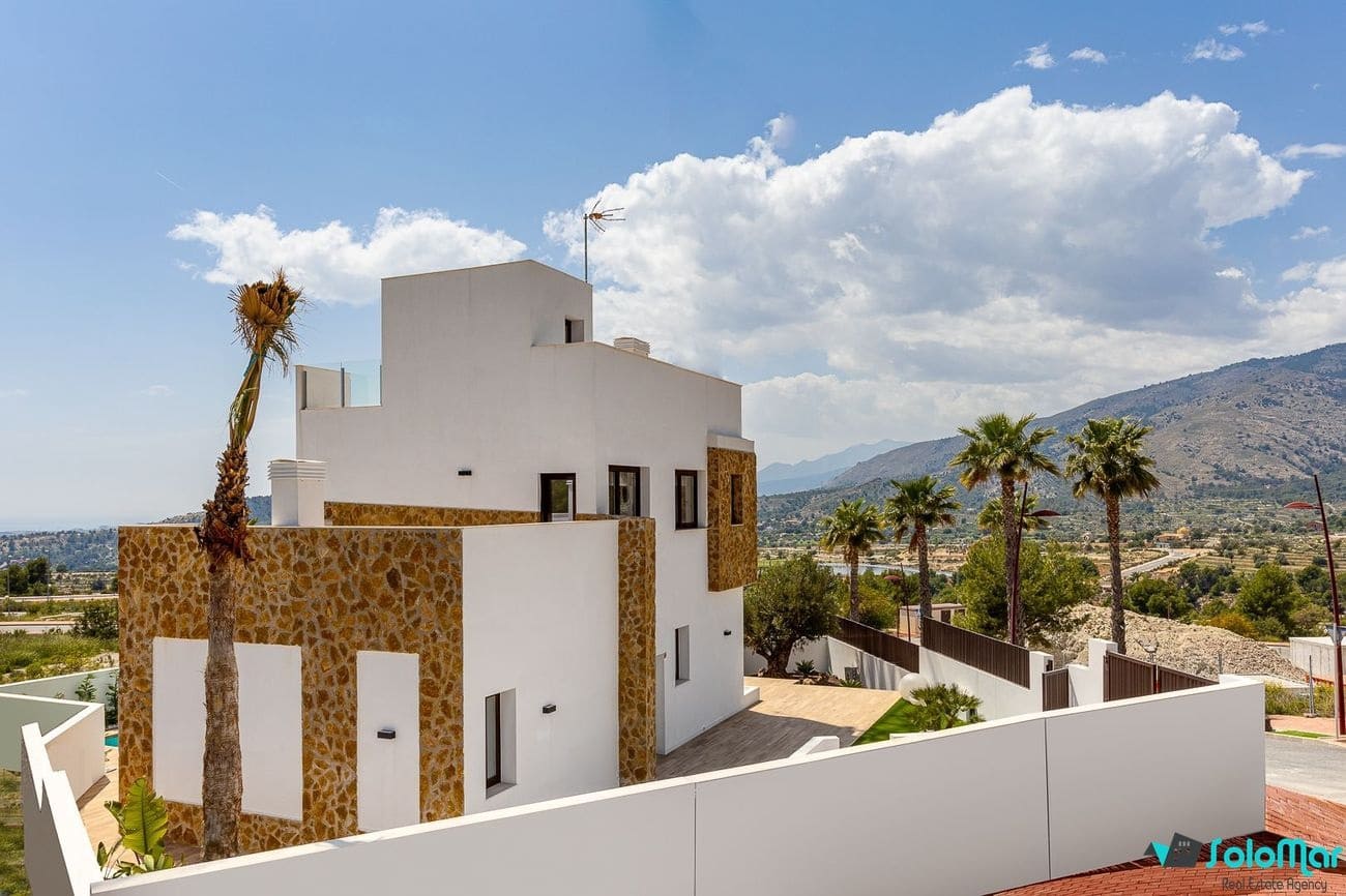 4 bedroom Villa for sale in Benidorm with pool - € 730,000 (Ref: 8933359)