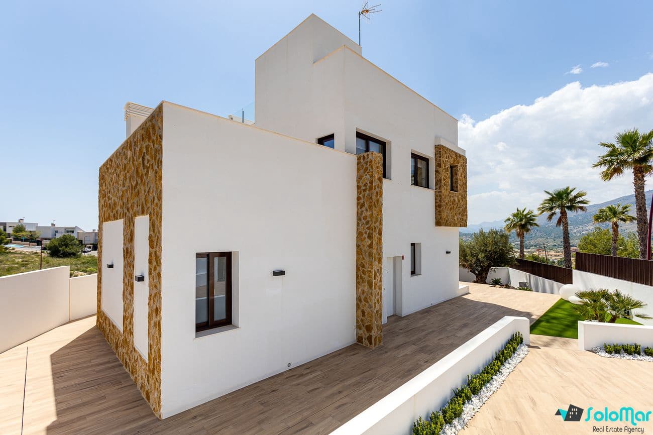 4 bedroom Villa for sale in Benidorm with pool - € 730,000 (Ref: 8933359)