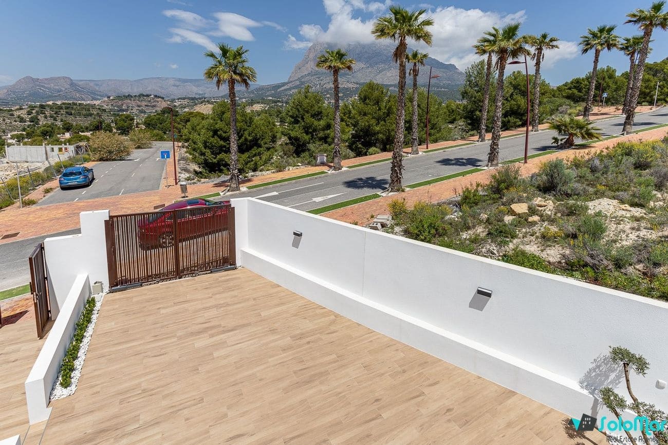 4 bedroom Villa for sale in Benidorm with pool - € 730,000 (Ref: 8933359)