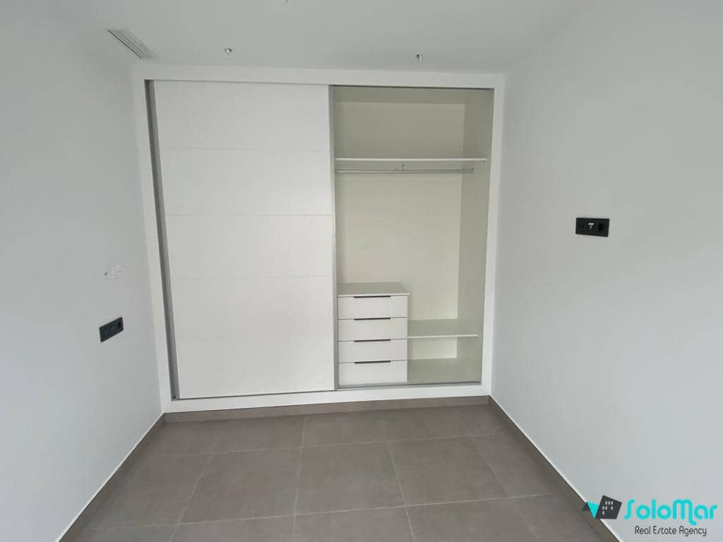 3 makuuhuone Huvila myytävänä paikassa Los Alcazares mukana uima-altaan 
autotalli - 419 900 € (Ref: 8958255)