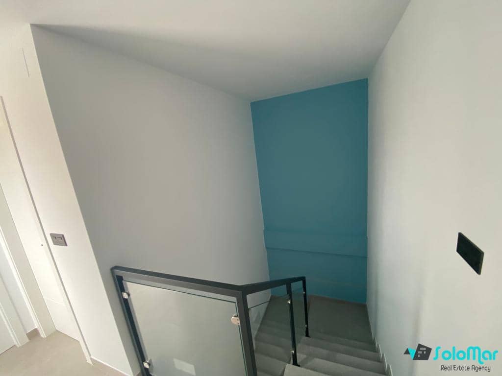 3 makuuhuone Huvila myytävänä paikassa Los Alcazares mukana uima-altaan 
autotalli - 419 900 € (Ref: 8958255)