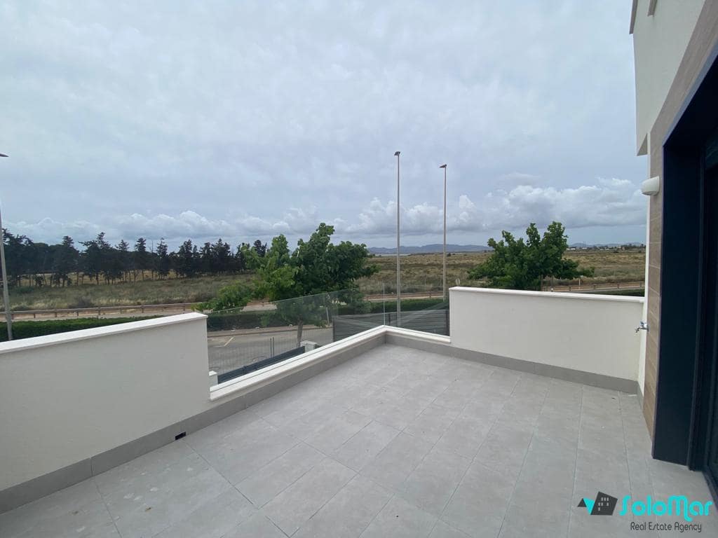 3 makuuhuone Huvila myytävänä paikassa Los Alcazares mukana uima-altaan 
autotalli - 419 900 € (Ref: 8958255)