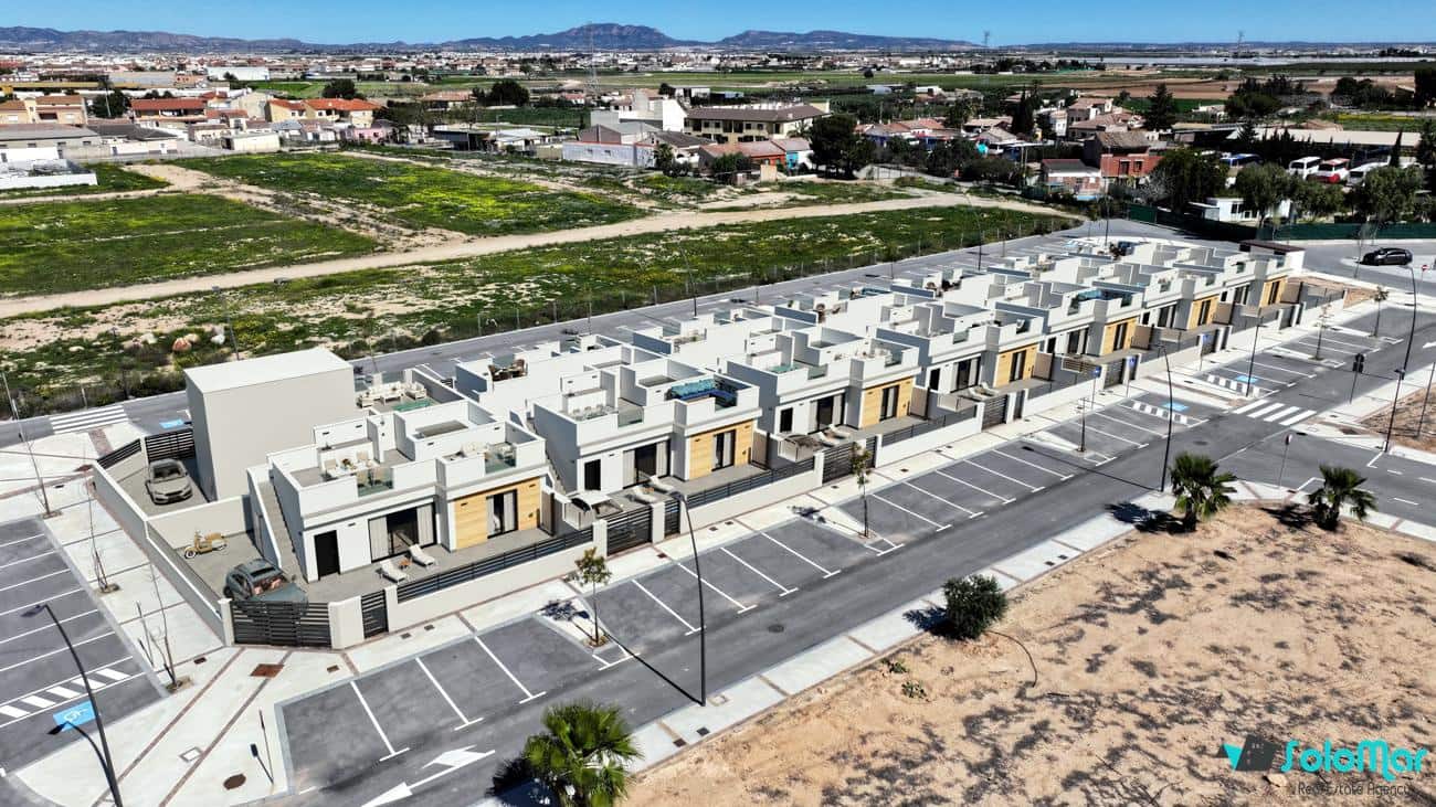 3 camera da letto Villa in vendita in Roldan con piscina - 404.900 € (Rif: 9019276)