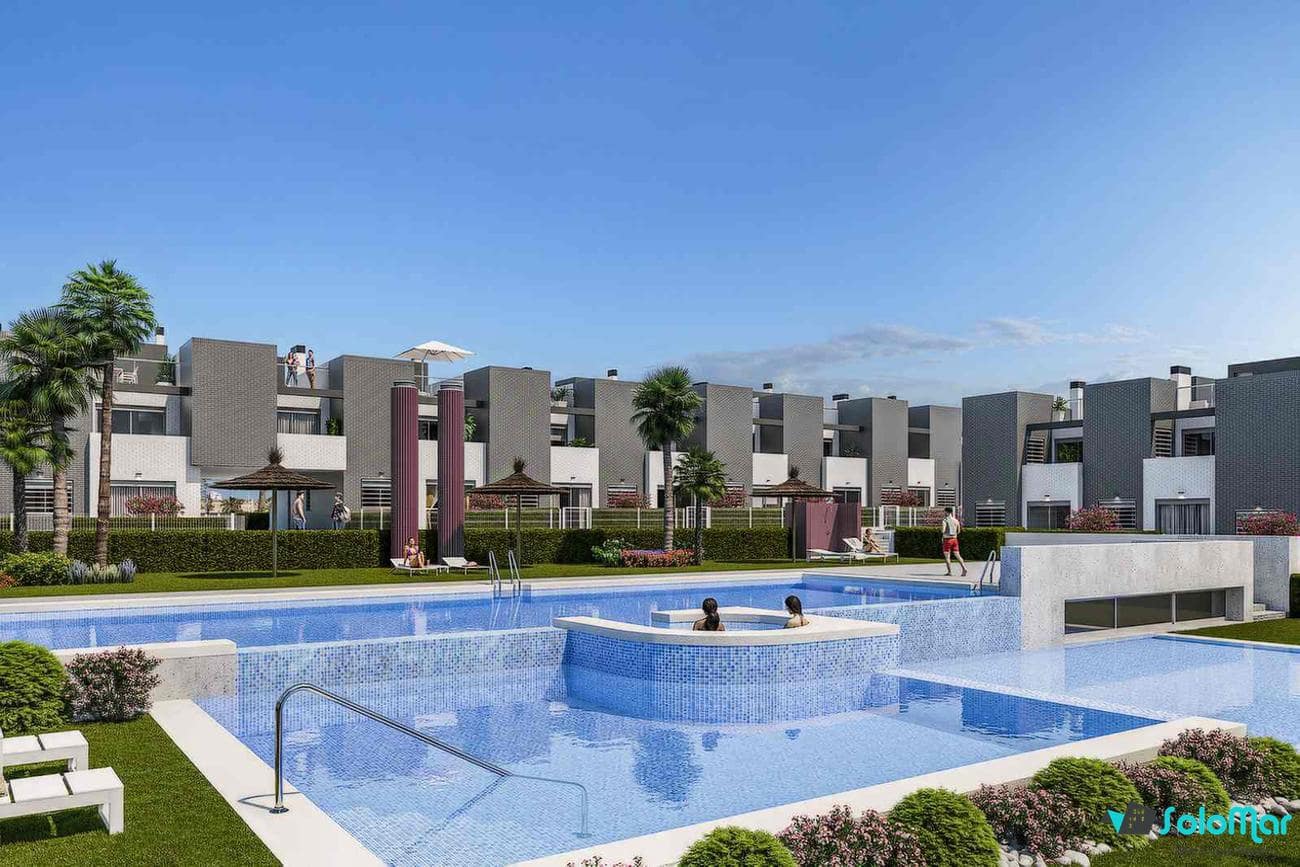 2 soveværelse Byhus til salg i Torrevieja med swimmingpool - € 263.900 (Ref: 9138257)
