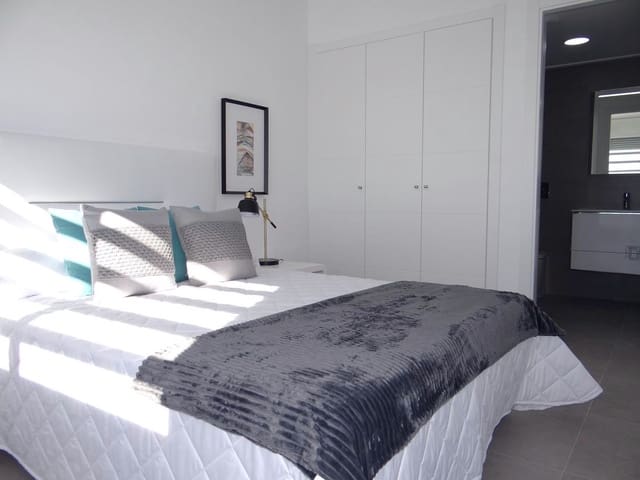 2 bedroom Townhouse for sale in Aguas Nuevas, Torrevieja with pool - € 263,900 (Ref: 9138257)