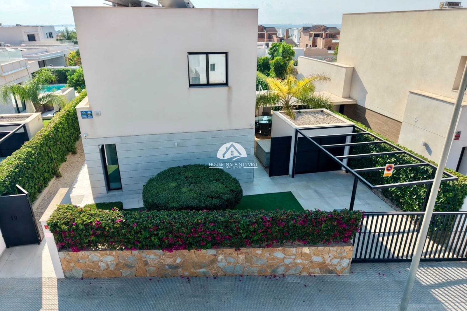 4 soveværelse Villa til salg i Los Montesinos med swimmingpool - € 595.000 (Ref: 10007909)
