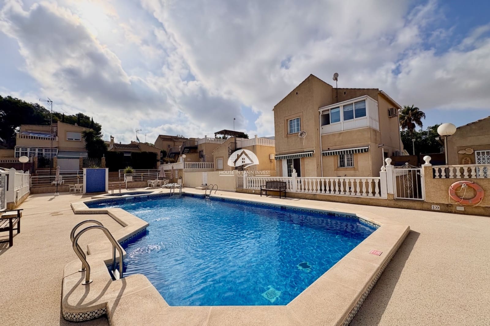 4 quarto Moradia para venda em Los Balcones com piscina - 270 000 € (Ref: 10007910)