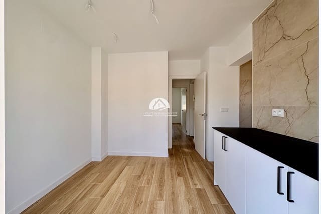 4 quarto Moradia para venda em Los Balcones com piscina - 270 000 € (Ref: 10007910)