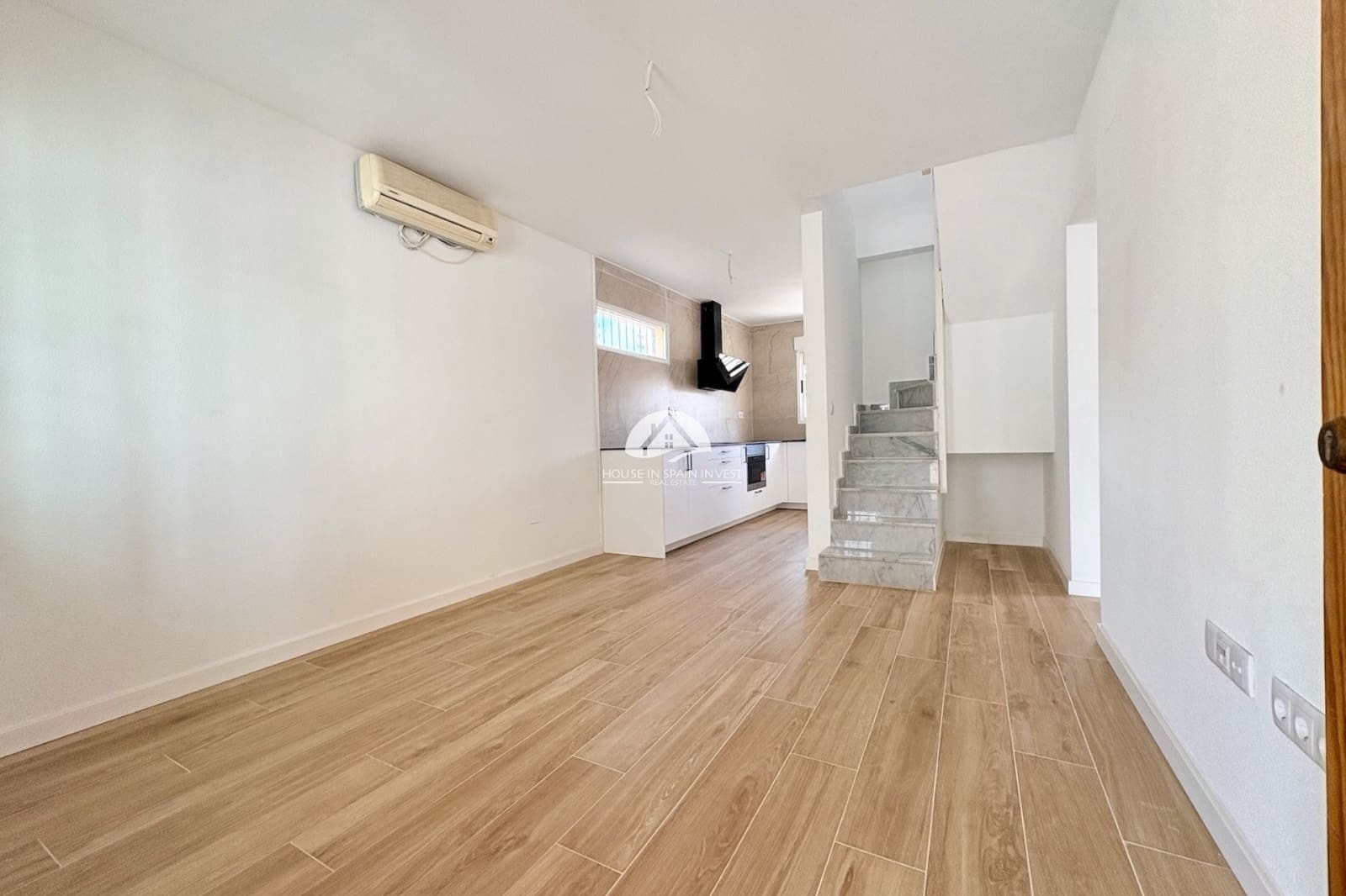 4 quarto Moradia para venda em Los Balcones com piscina - 270 000 € (Ref: 10007910)