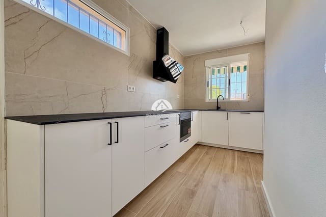 4 quarto Moradia para venda em Los Balcones com piscina - 270 000 € (Ref: 10007910)