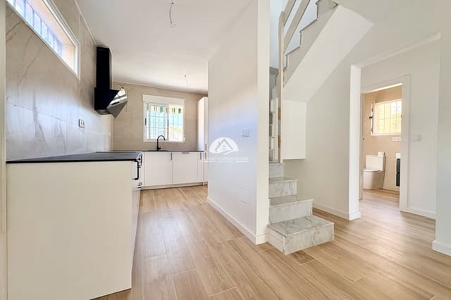 4 quarto Moradia para venda em Los Balcones com piscina - 270 000 € (Ref: 10007910)