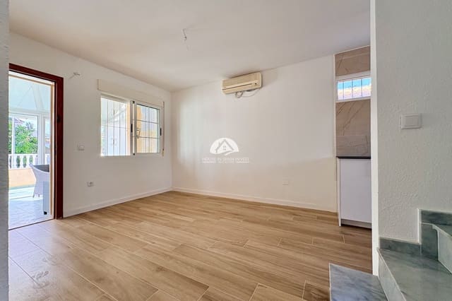 4 quarto Moradia para venda em Los Balcones com piscina - 270 000 € (Ref: 10007910)